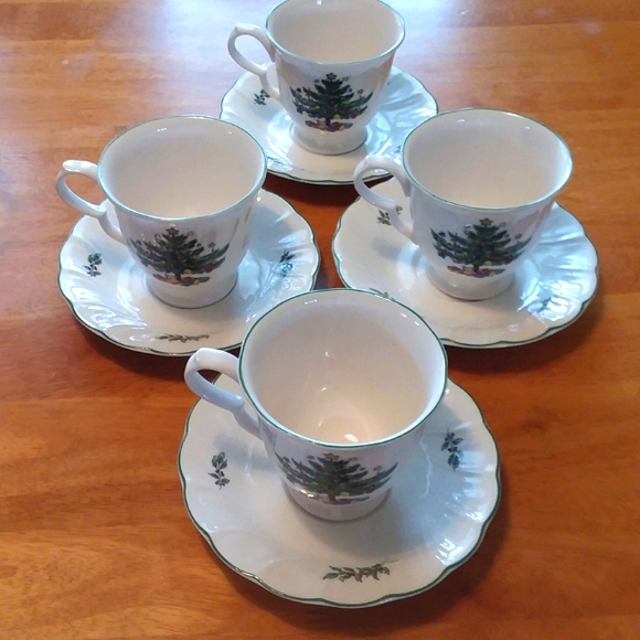 Nikko Happy Holidays 3.5" Cup & Saucers Set of 4 - Picture 6 of 6
